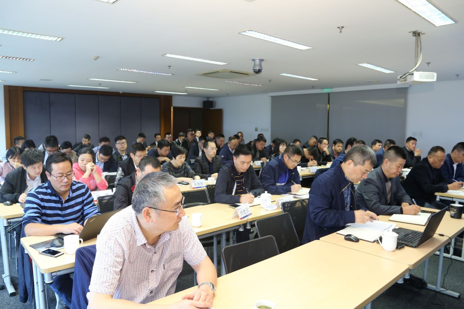 1575878603555109.jpg 会议.JPG