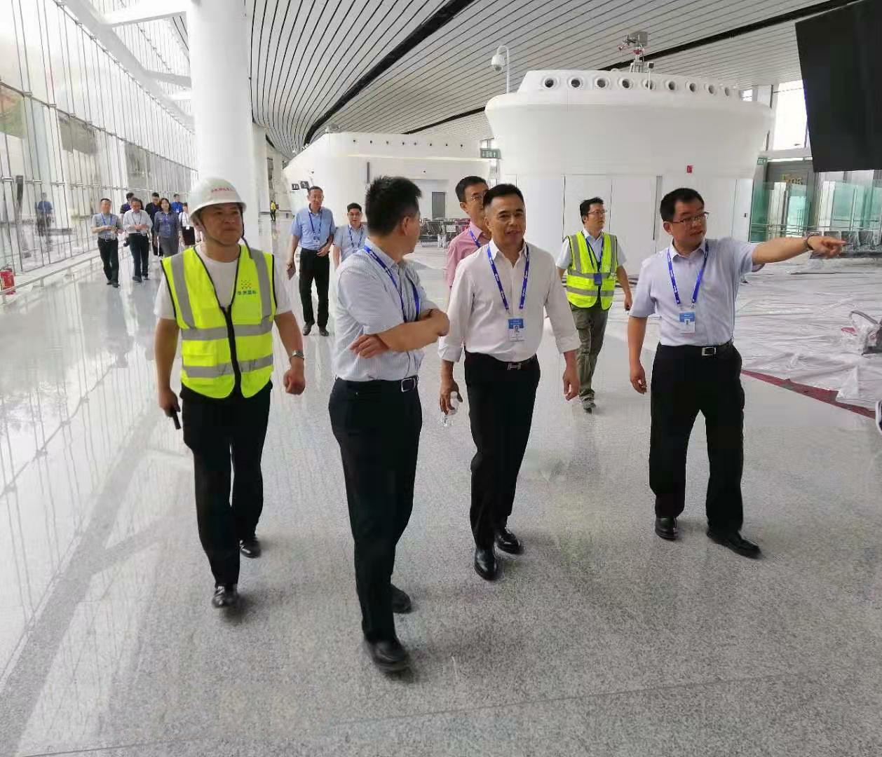 1575970404350536.jpg 中免集团总裁陈国强一行莅临指导 (2).jpg